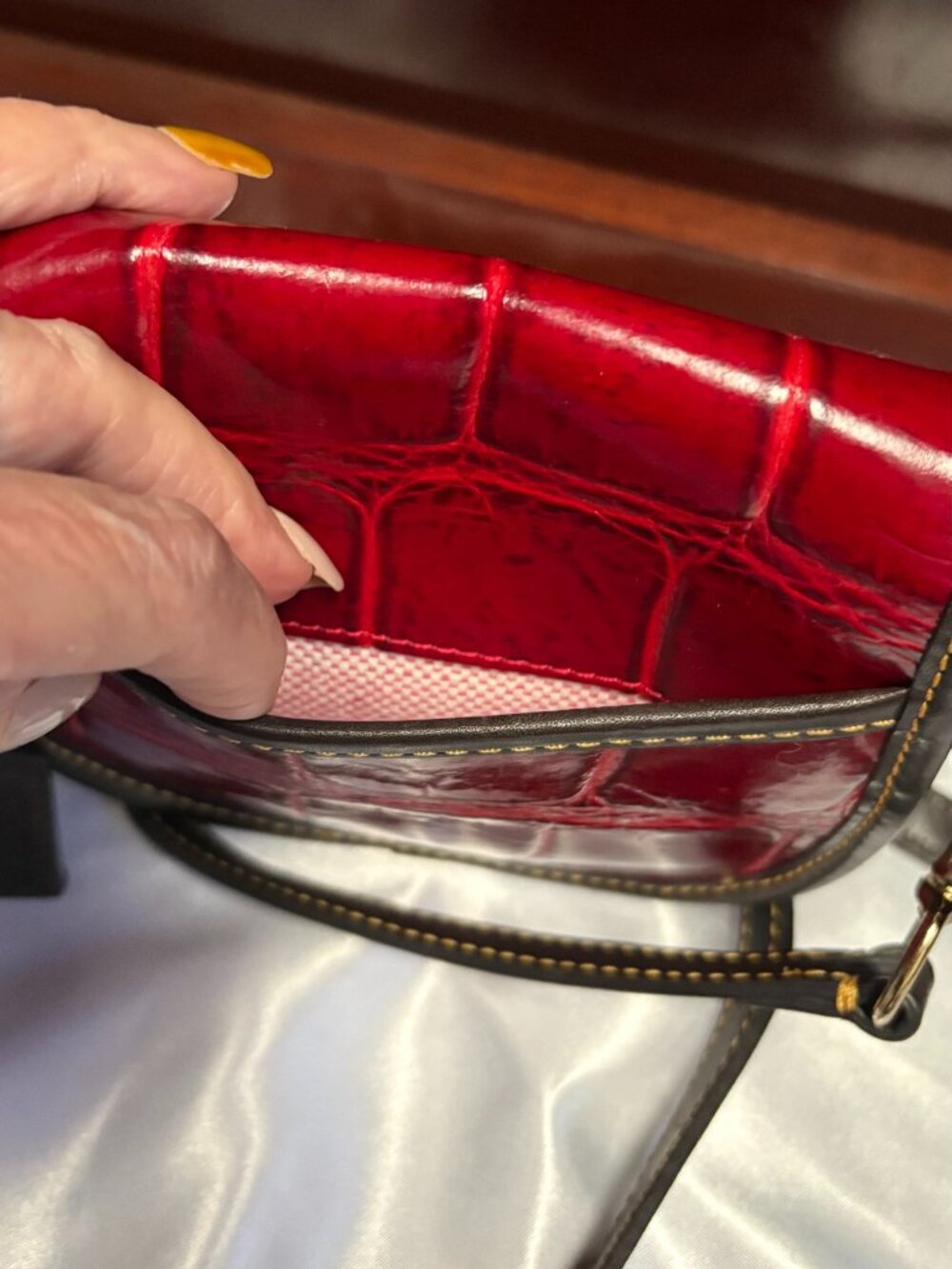 Vintage Dooney & Bourke Croc Embossed RED Leather Mini Crossbody - Rare - Picture 12 of 13
